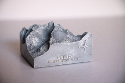 Cumbre 3D Ultrarealista de los 3000 del Pirineo – 7x7 cm
